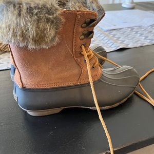 Sperry fur duck boots size 9